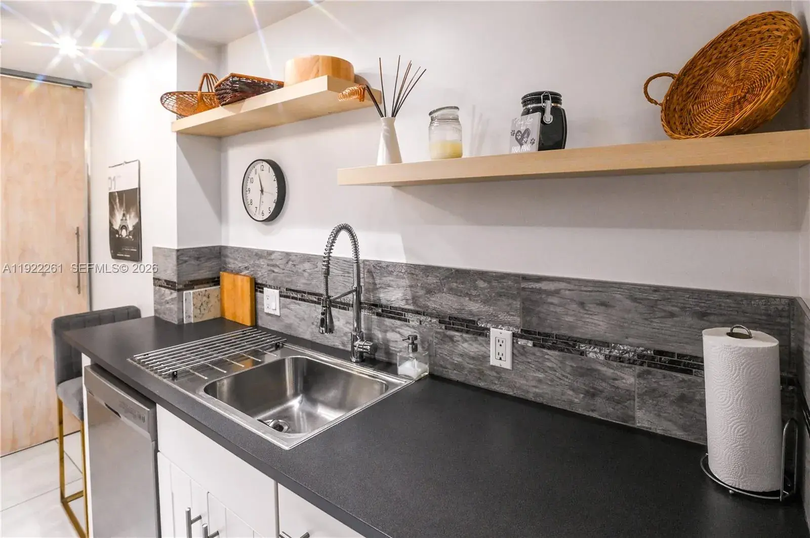 1 bedroom 1 bath Residential for sale at 4330 Hillcrest Dr # 804, Hollywood FL 33021