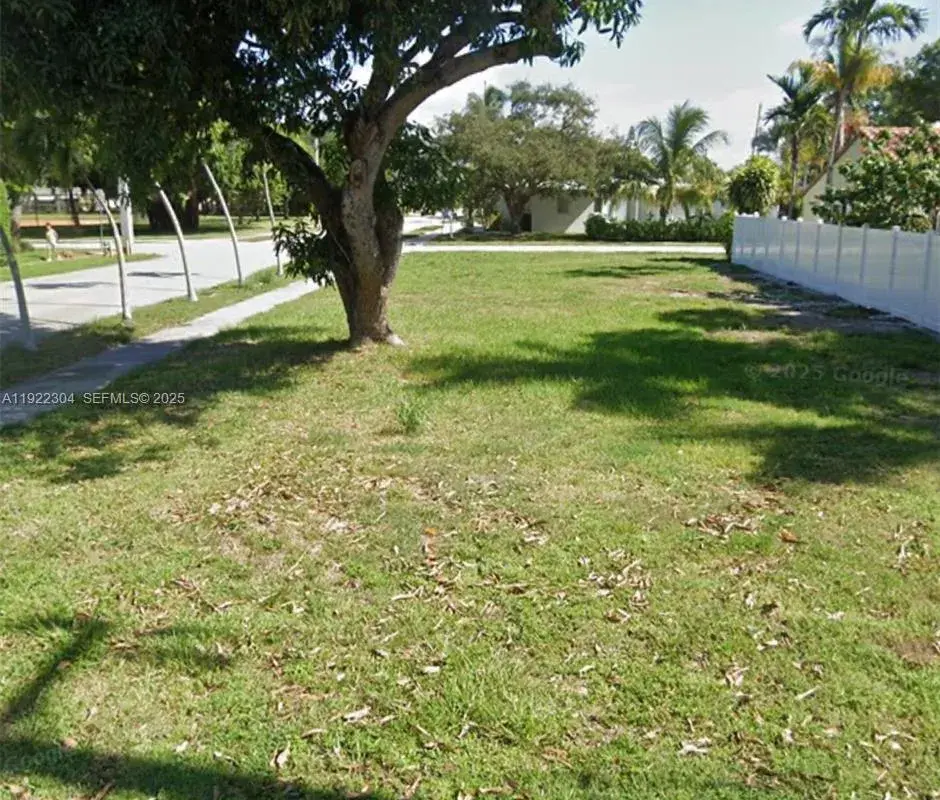 1452 Jefferson St, Hollywood FL 33020