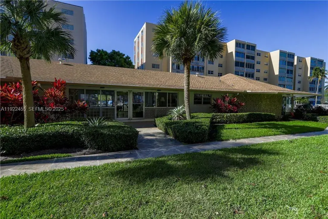 233 NE 14th Ave # 402, Hallandale Beach FL 33009