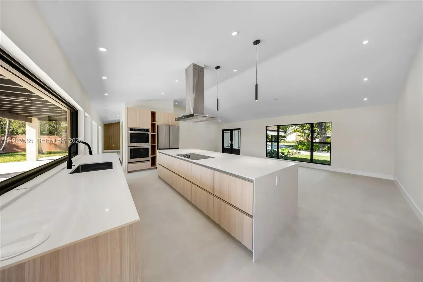 8120 SW 162nd St, Palmetto Bay FL 33157