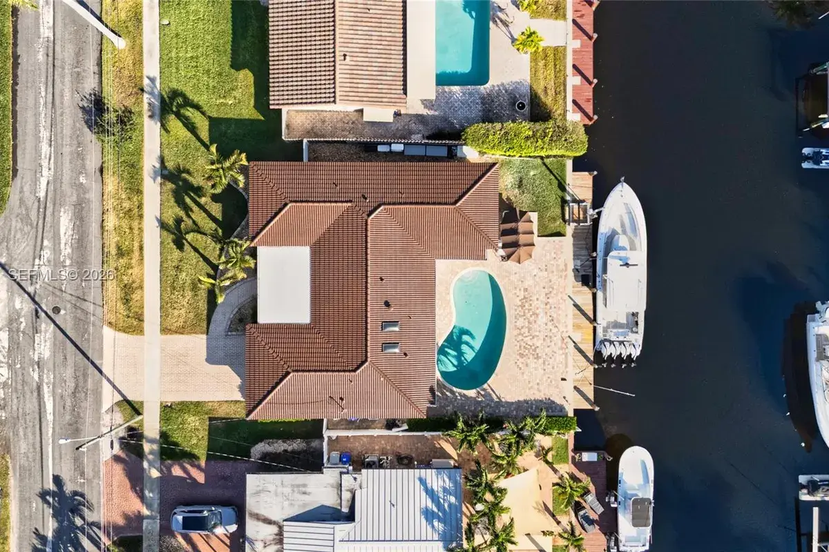 800 SE 3rd Ter, Pompano Beach FL 33060