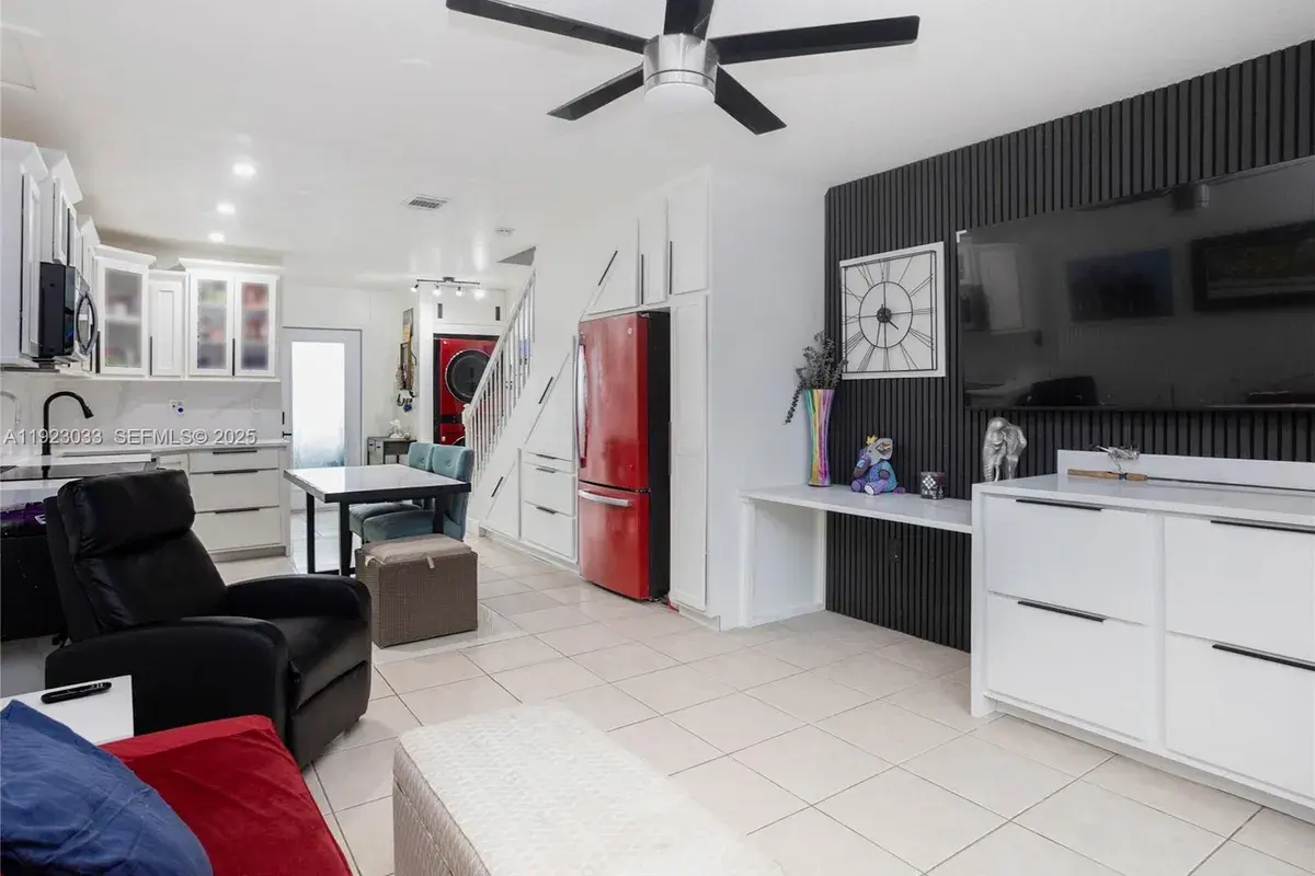 437 SW 3rd St # 2, Miami FL 33130
