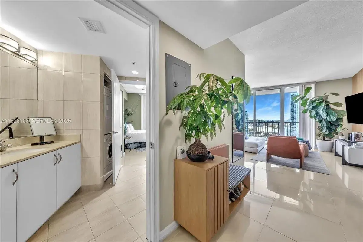 1750 N Bayshore Dr # 2015, Miami FL 33132