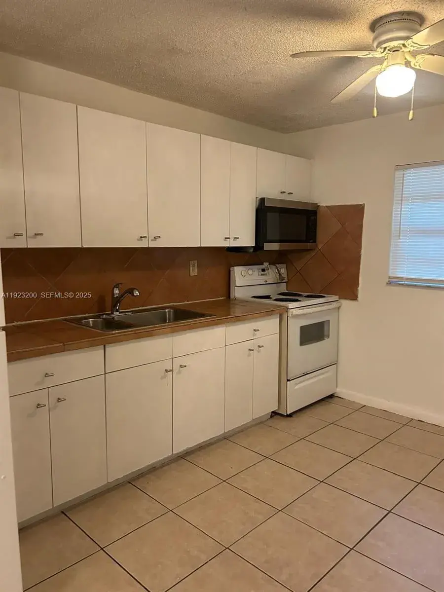 1631 SW 44th Ave # B, Fort Lauderdale FL 33317