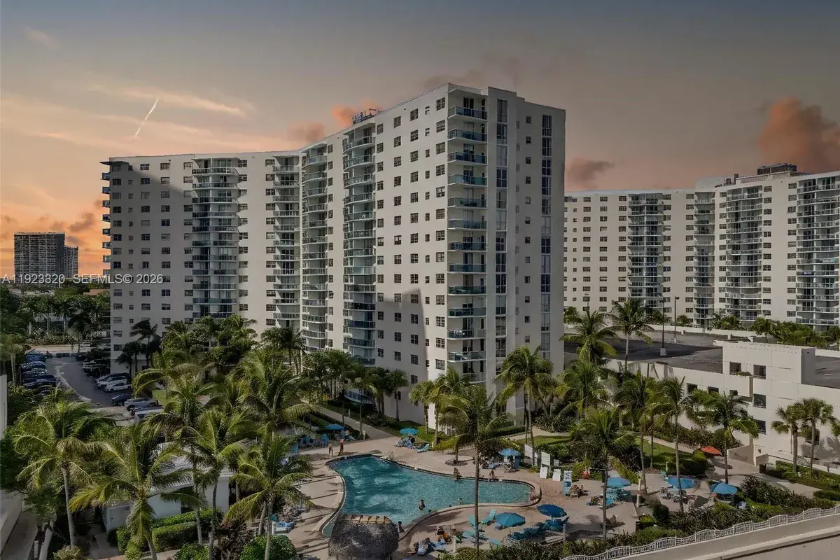 3901 S Ocean Dr, Hollywood FL 33019