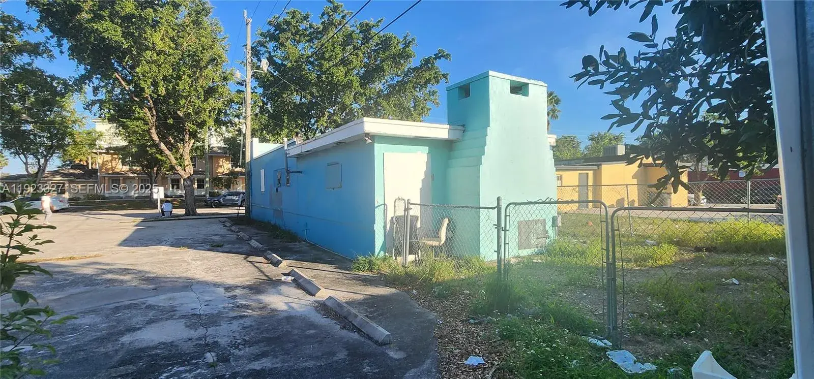 1865 N Tamarind Ave, West Palm Beach FL 33407