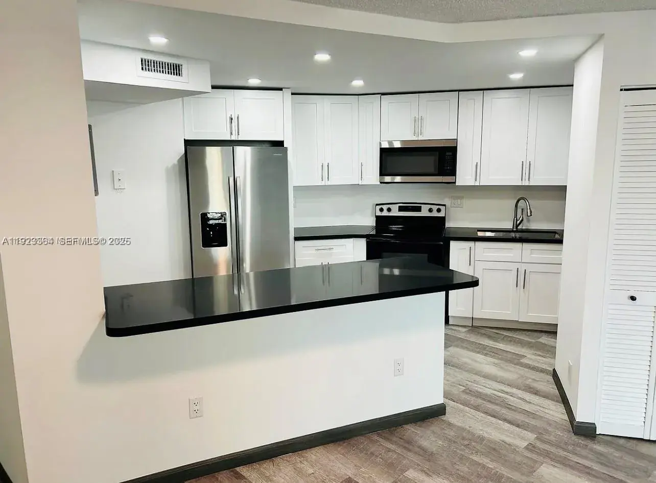 800 Parkview Dr # 612, Hallandale Beach FL 33009