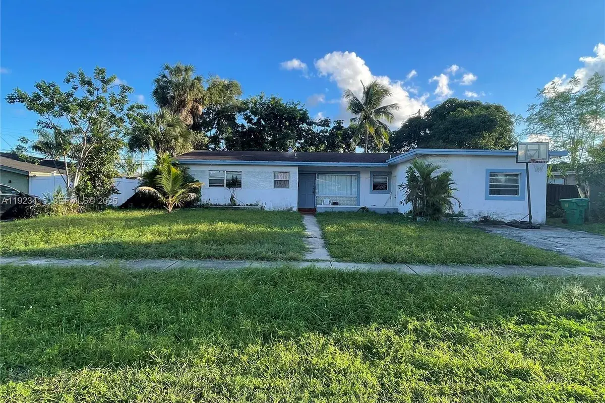 3880 NW 6th St, Lauderhill FL 33311