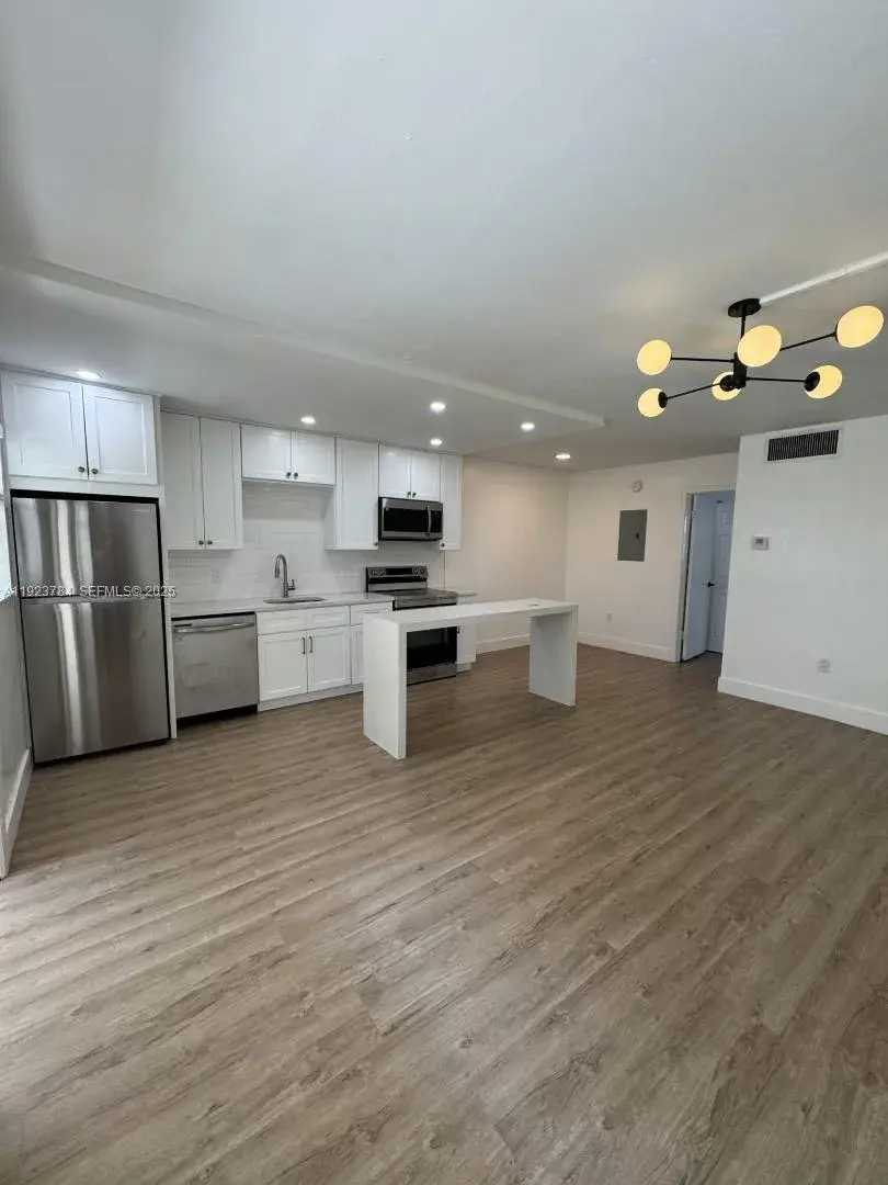 1 bedroom 1 bath Residential Lease for rent at 1720 Cleveland St # 110w, Hollywood FL 33020