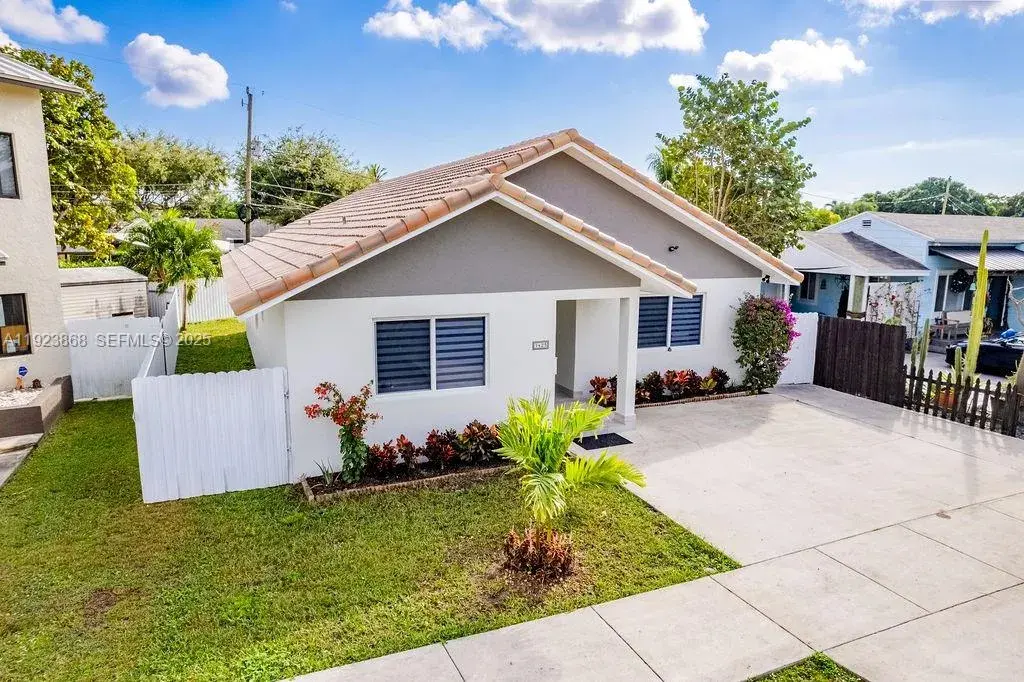 3425 SW 69th Ave, Miami FL 33155 photo 3