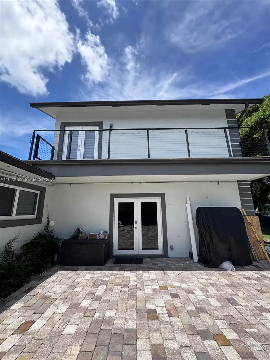 2 bedroom 1 bath Residential Lease for rent at 755 N Crescent Dr # B, Hollywood FL 33021