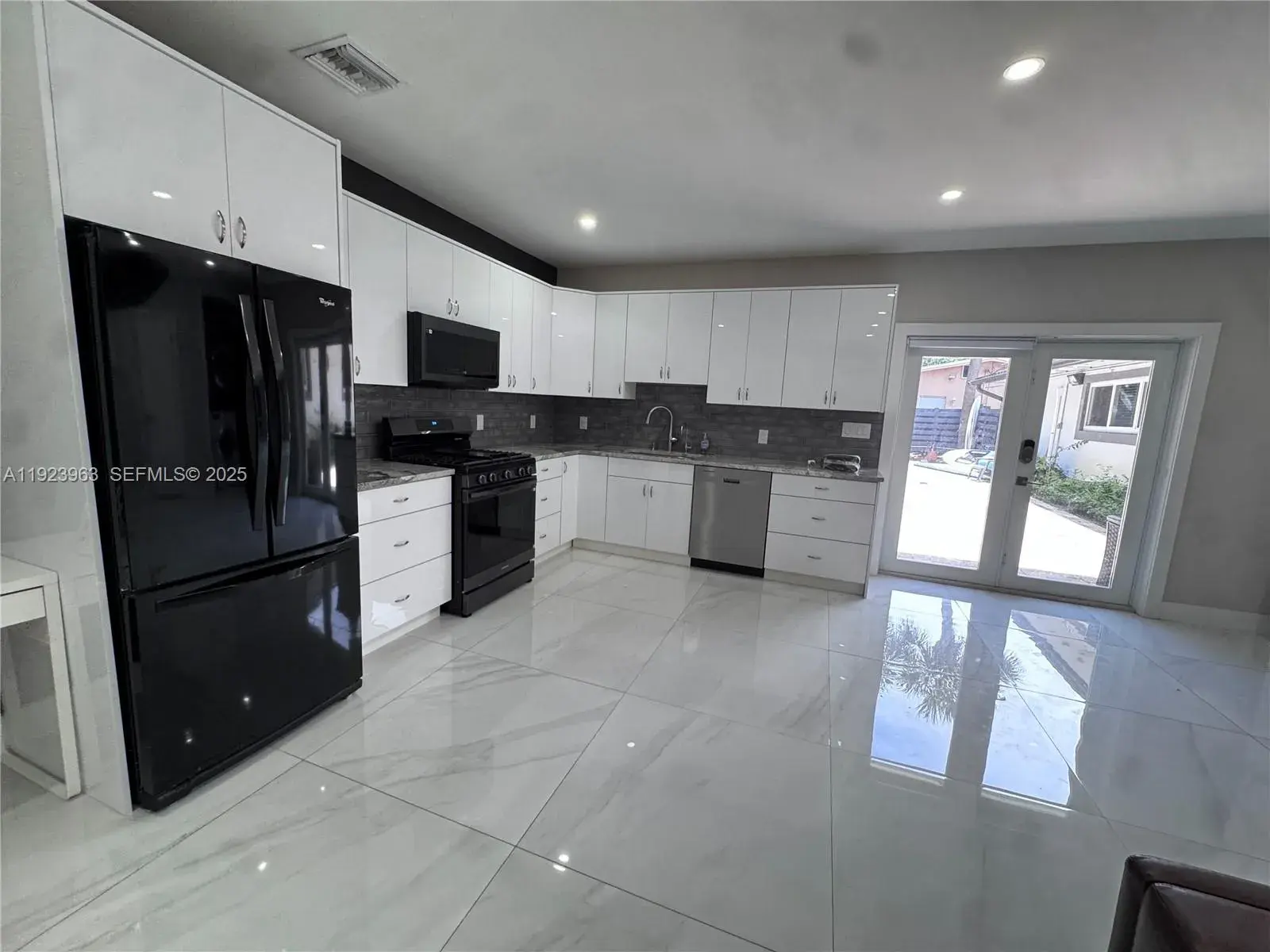 755 N Crescent Dr # B, Hollywood FL 33021
