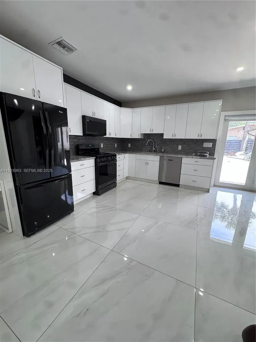755 N Crescent Dr # B, Hollywood FL 33021