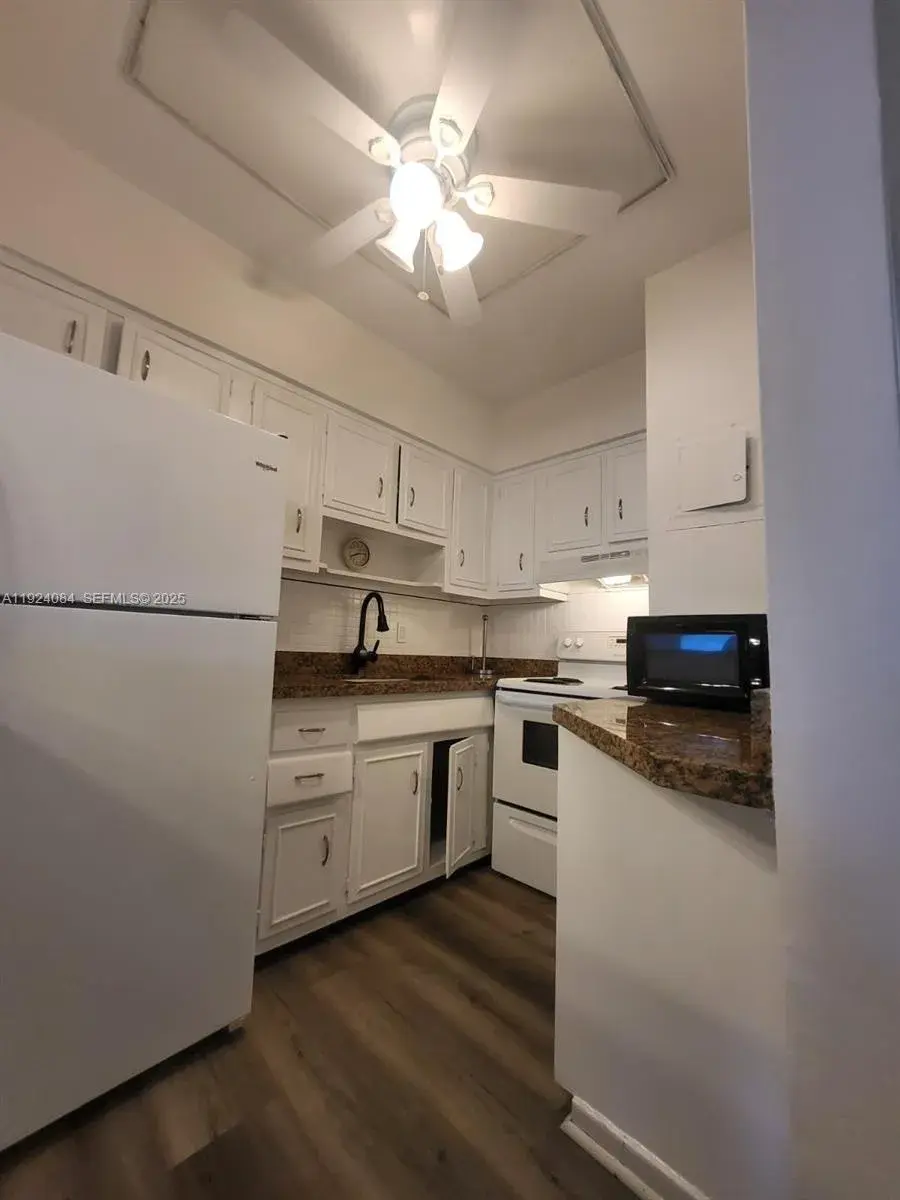 600 Layne Blvd # 118, Hallandale Beach FL 33009
