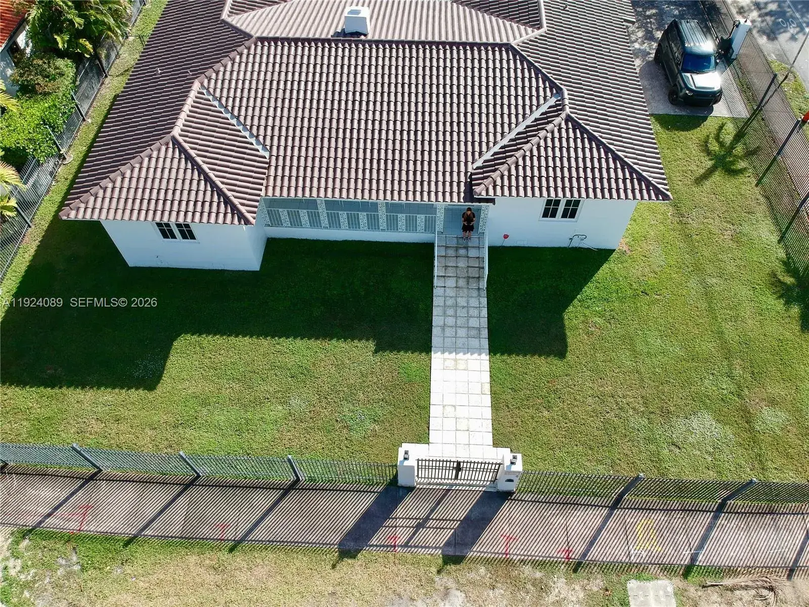 4 bedroom 3 bath for sale at 1558 Sevilla Ave, Coral Gables FL 33134