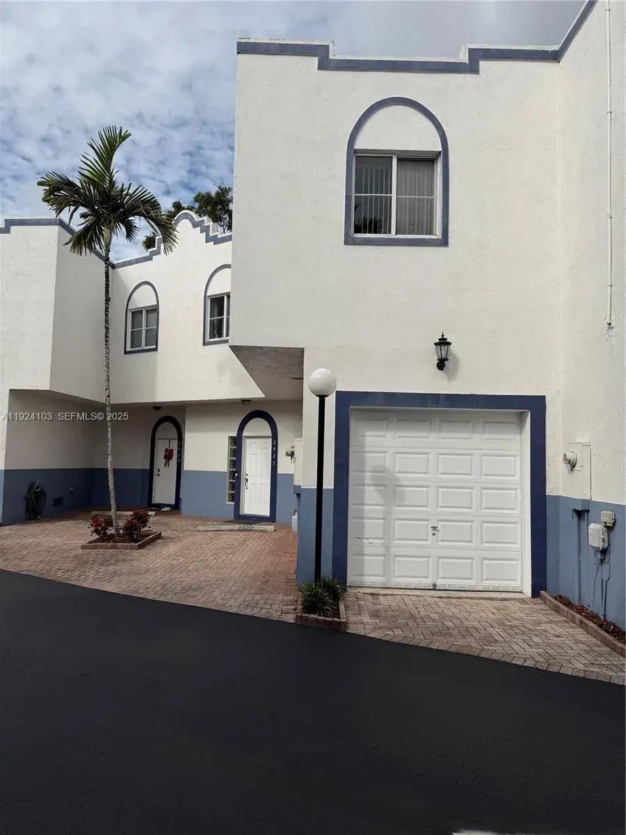 2927 SW 18th Ter, Fort Lauderdale FL 33315