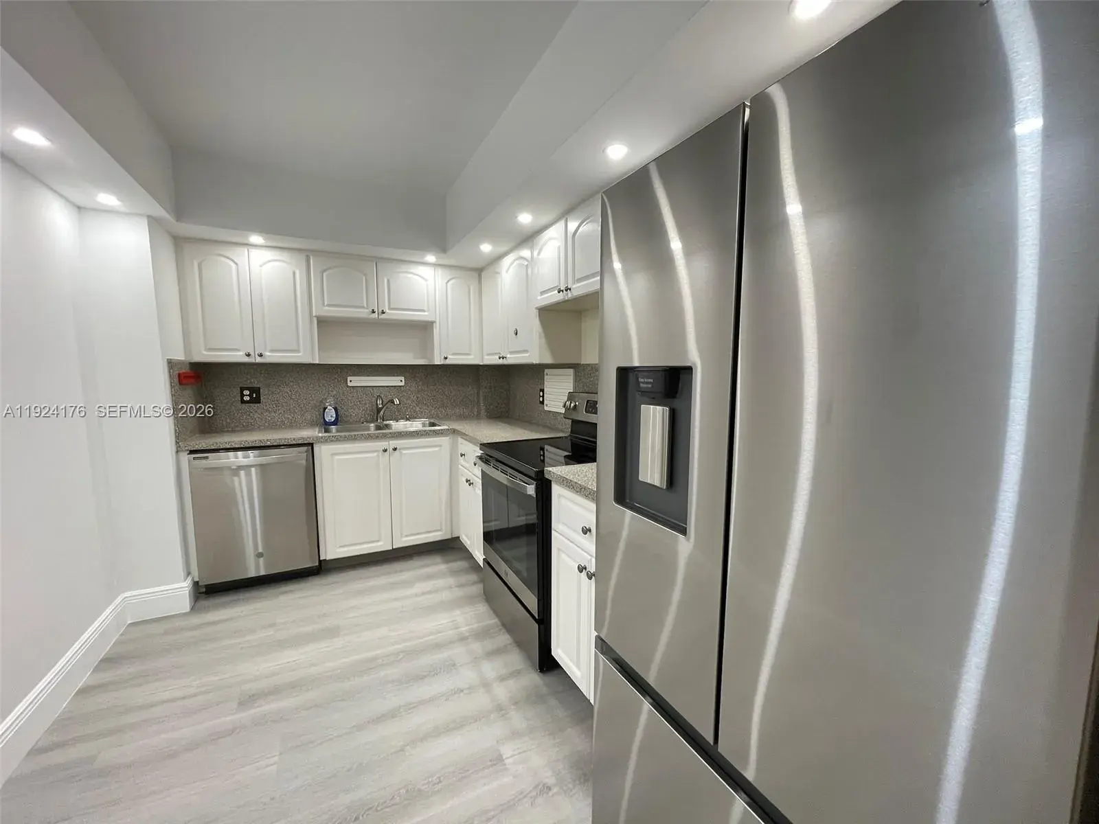3800 N Hills Dr # 308, Hollywood FL 33021