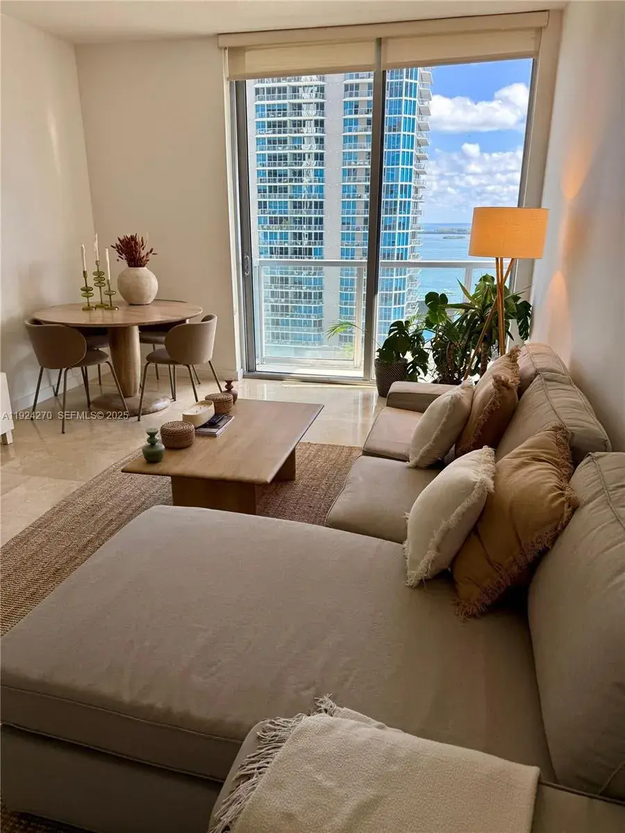 1060 Brickell Ave # 2707, Miami FL 33131