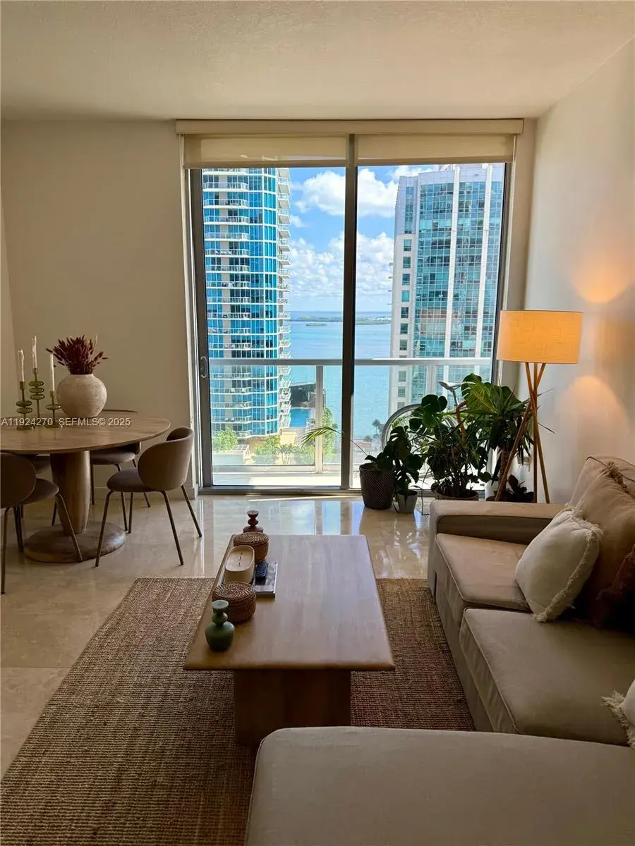 1060 Brickell Ave # 2707, Miami FL 33131