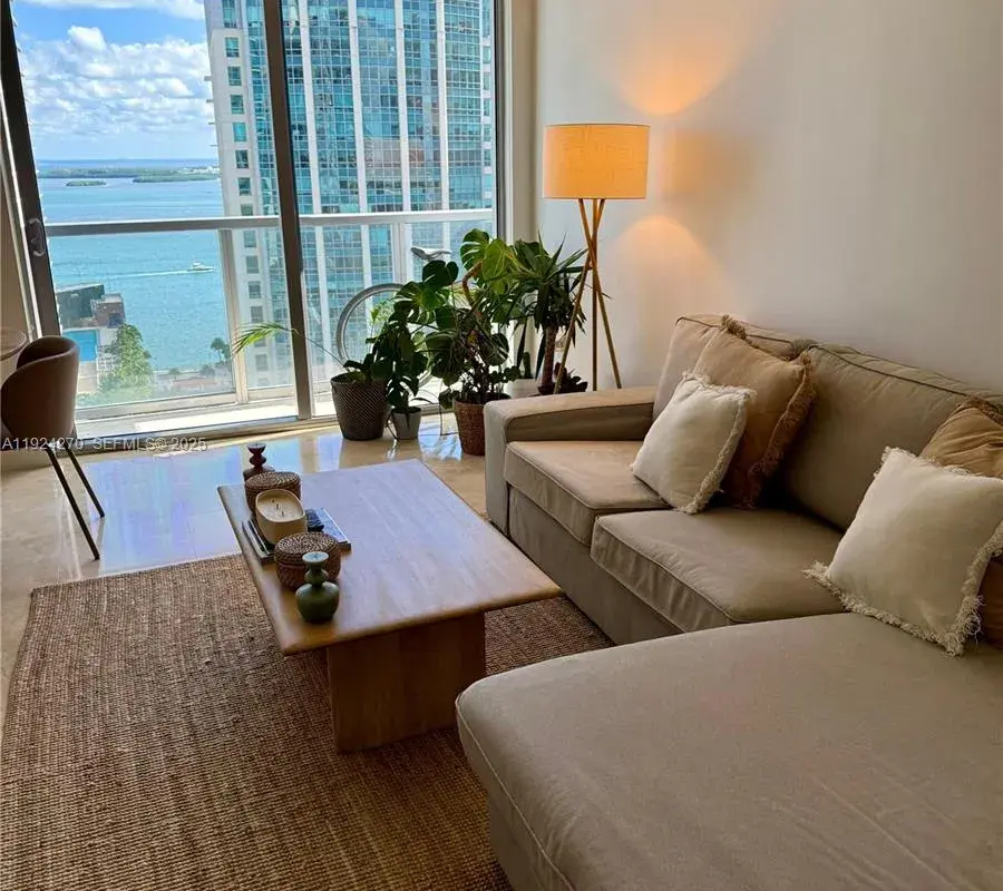 1060 Brickell Ave # 2707, Miami FL 33131