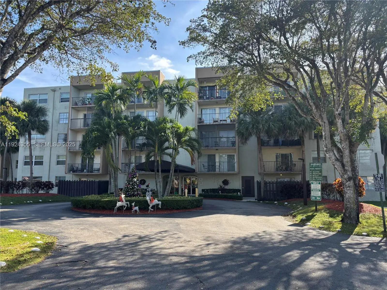3 bedroom 2 bath Residential for sale at 14250 SW 62nd St # 520, Miami FL 33183