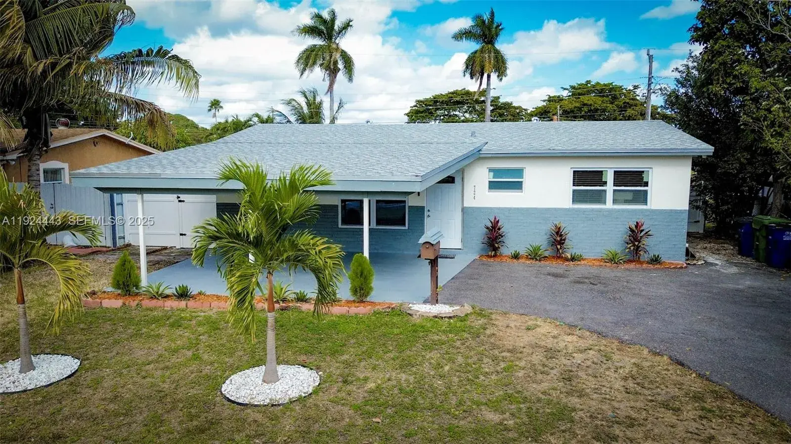 3 bedroom 2 bath Residential for sale at 724 SW 4th Ct, Hallandale Beach FL 33009