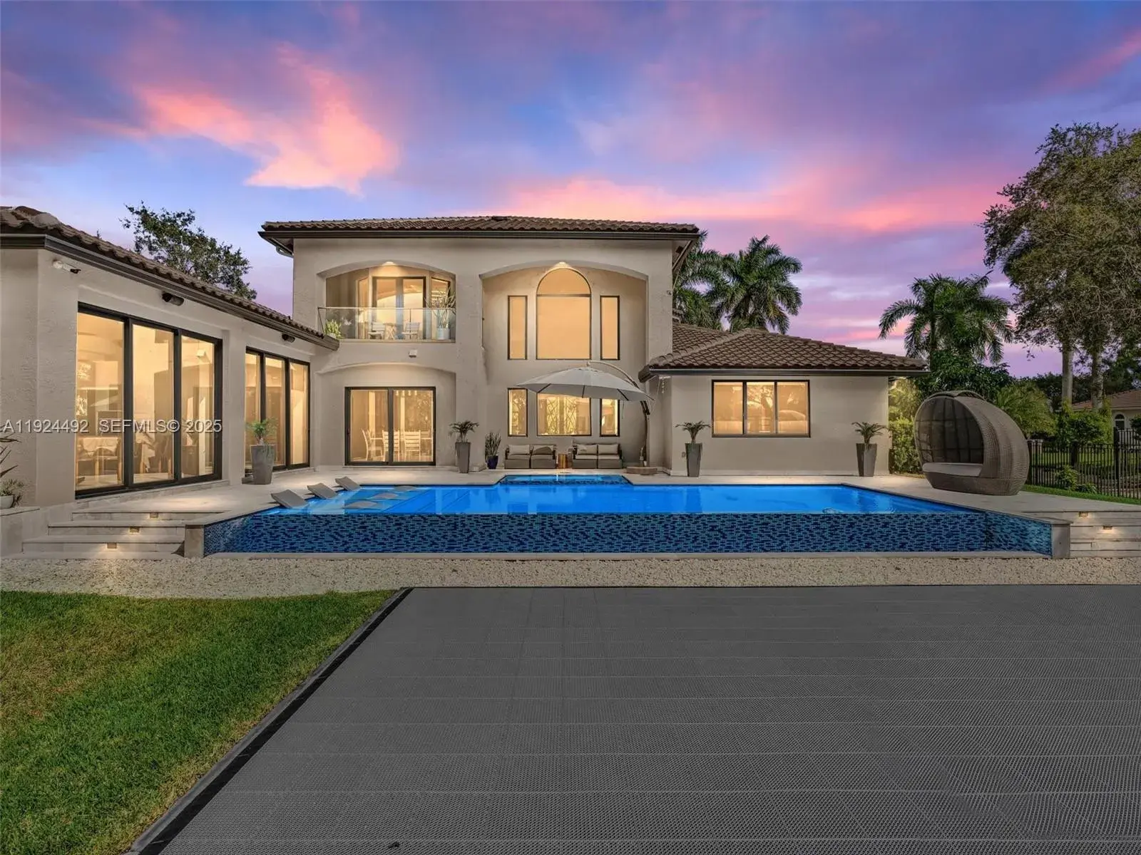 6 bedroom 5 bath Residential for sale at 1021 NW 115th Ave, Plantation FL 33323