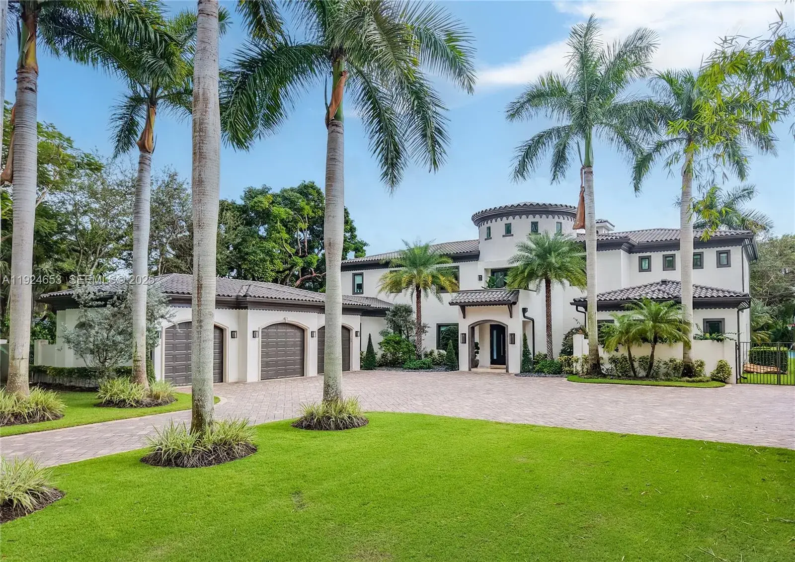 7 bedroom 8 bath Residential for sale at 6080 SW 104th St, Pinecrest FL 33156