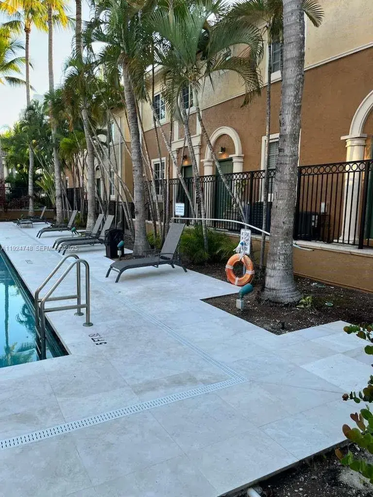 3 bedroom 2 bath Residential Lease for rent at 2891 NE 185th St # 1006, Aventura FL 33180