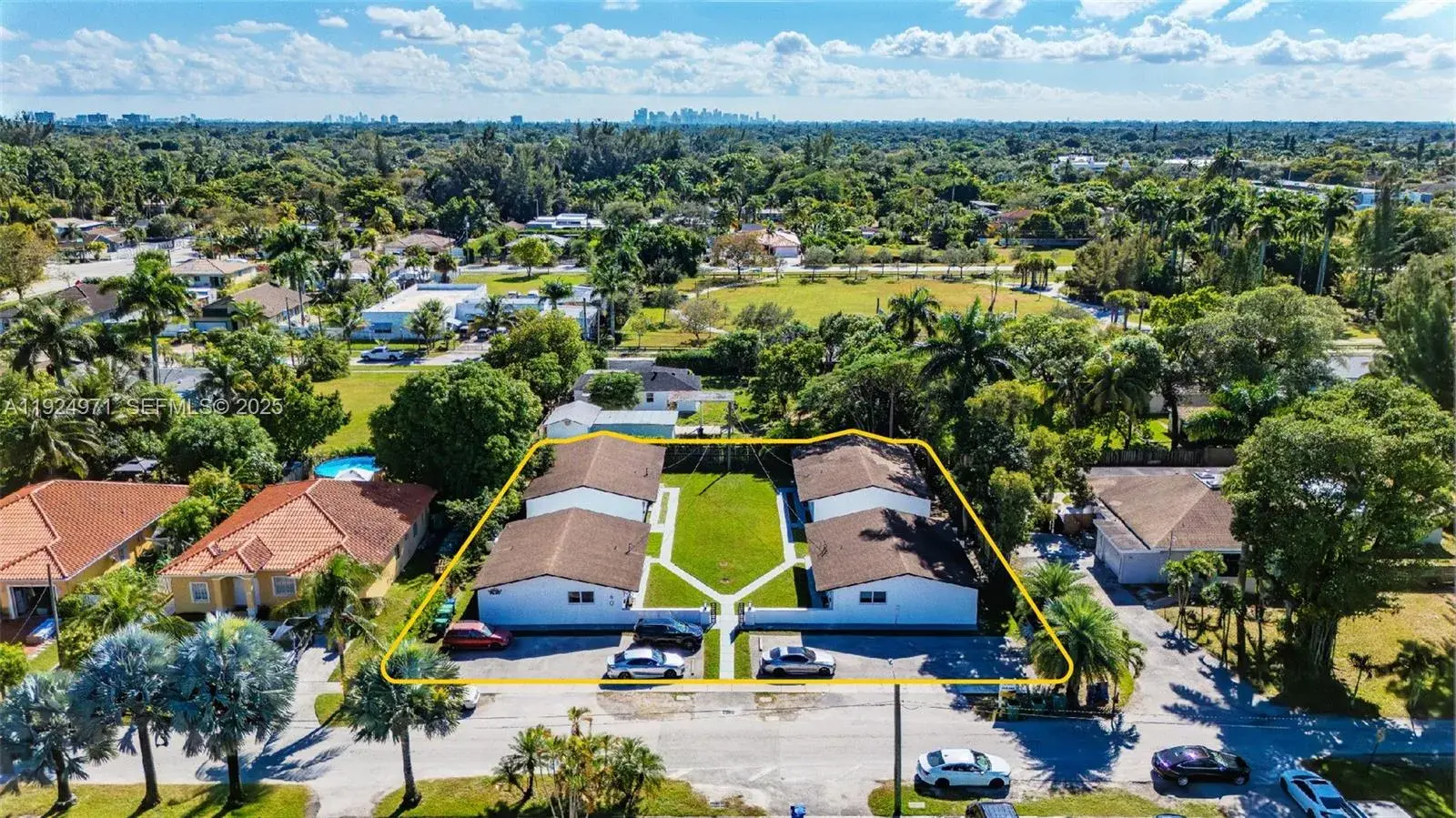 Commercial Sale for sale at 60 NW 161st St, Miami FL 33169