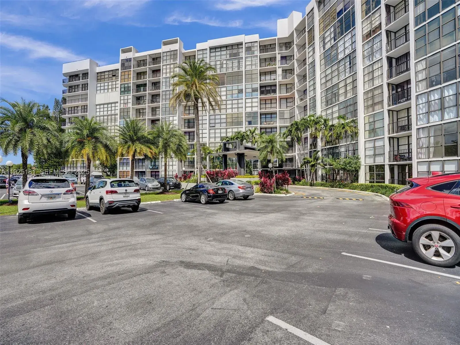 800 Parkview Dr # 131, Hallandale Beach FL 33009