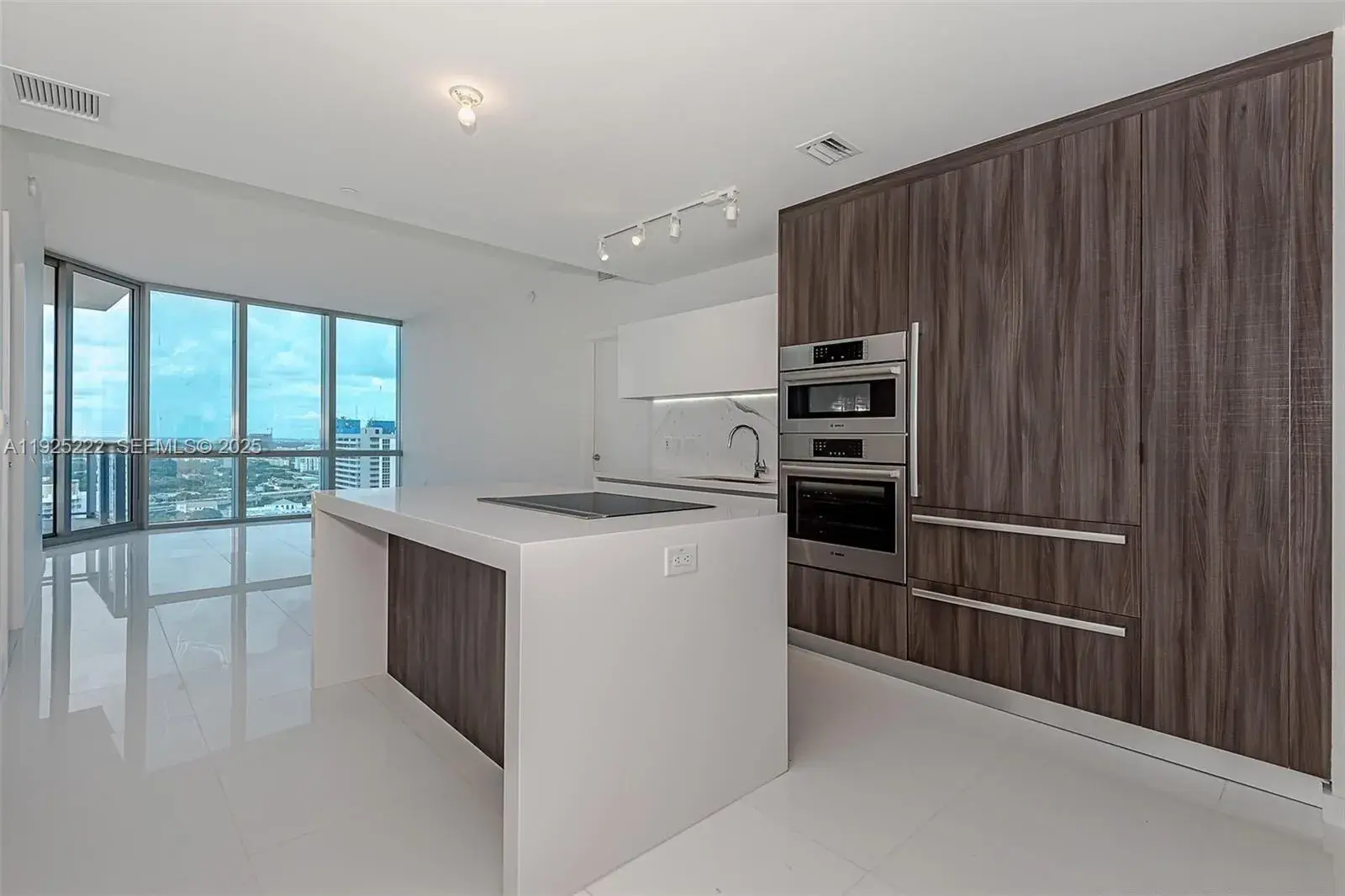 2 bedroom 3 bath Residential for sale at 851 NE 1st Ave # 1608, Miami FL 33132