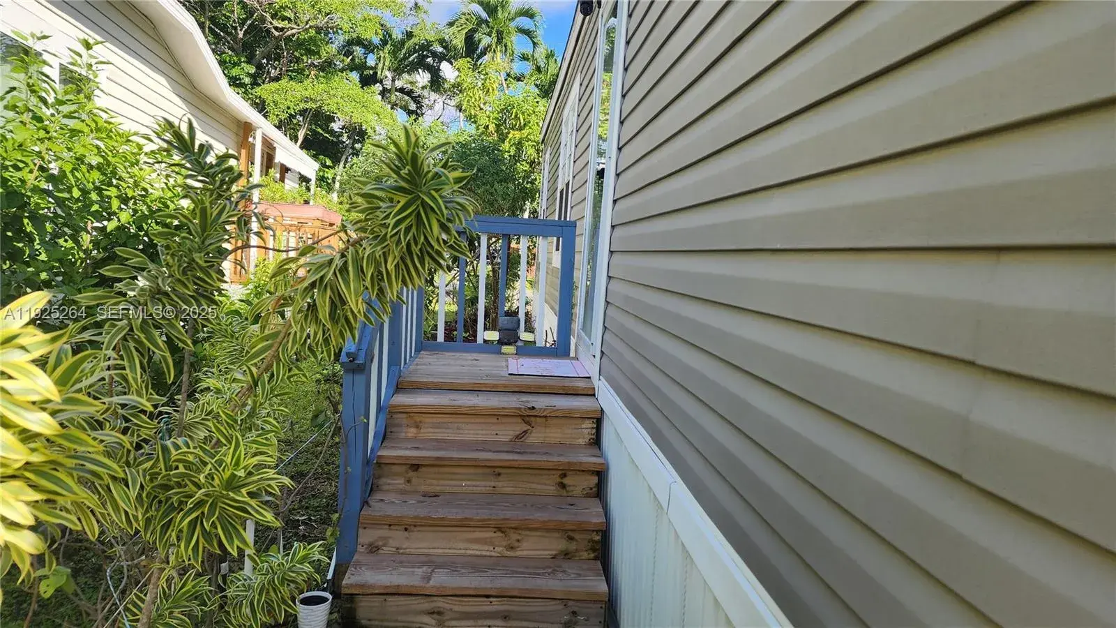 3 bedroom 2 bath Residential for sale at 822 Heather Lane, Hallandale Beach FL 33309