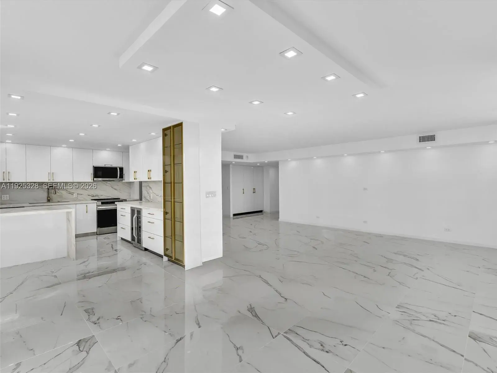 2 bedroom 2 bath for sale at 230 174th St # 712, Sunny Isles Beach FL 33160