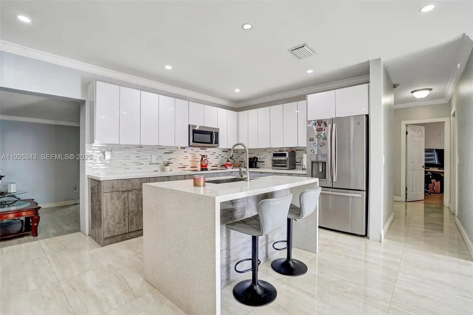 631 E 53rd St, Hialeah FL 33013