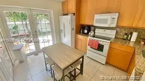 5722 NW 101st Ct, Doral FL 33178 photo 2