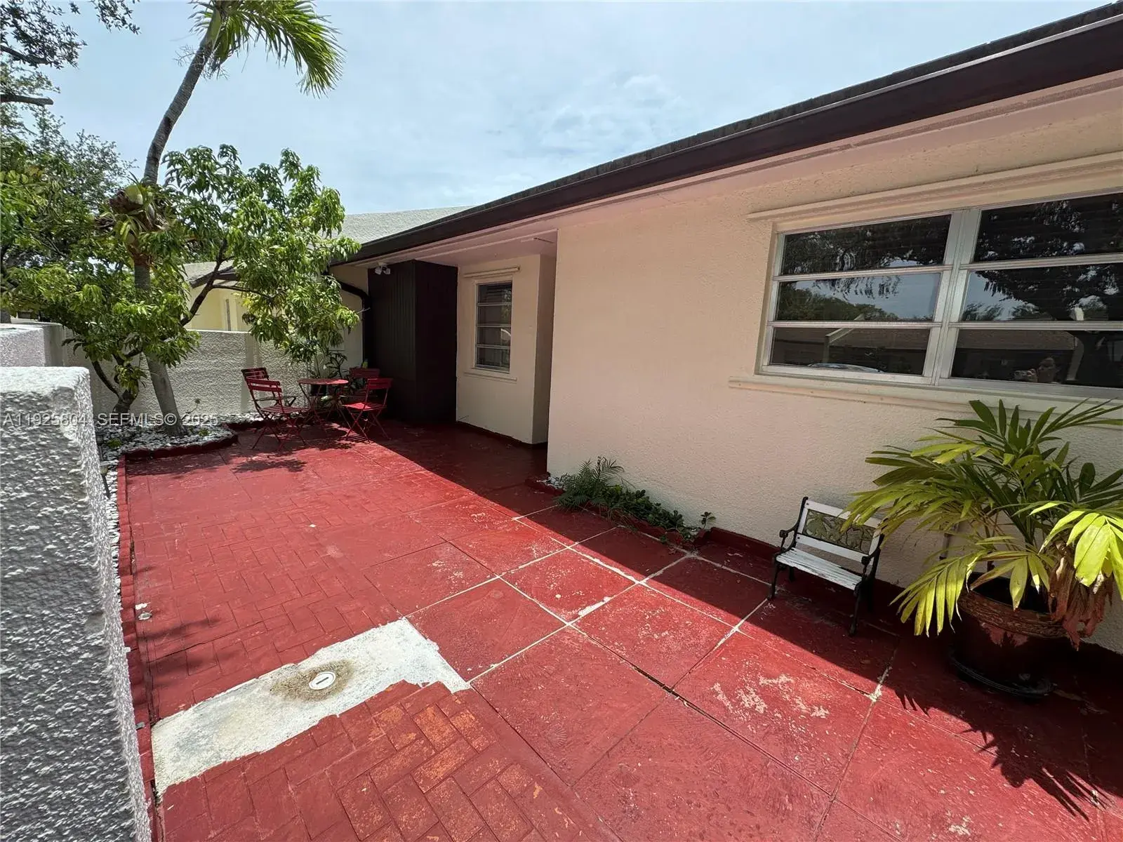 13846 Kendale Lakes Dr, Miami FL 33183