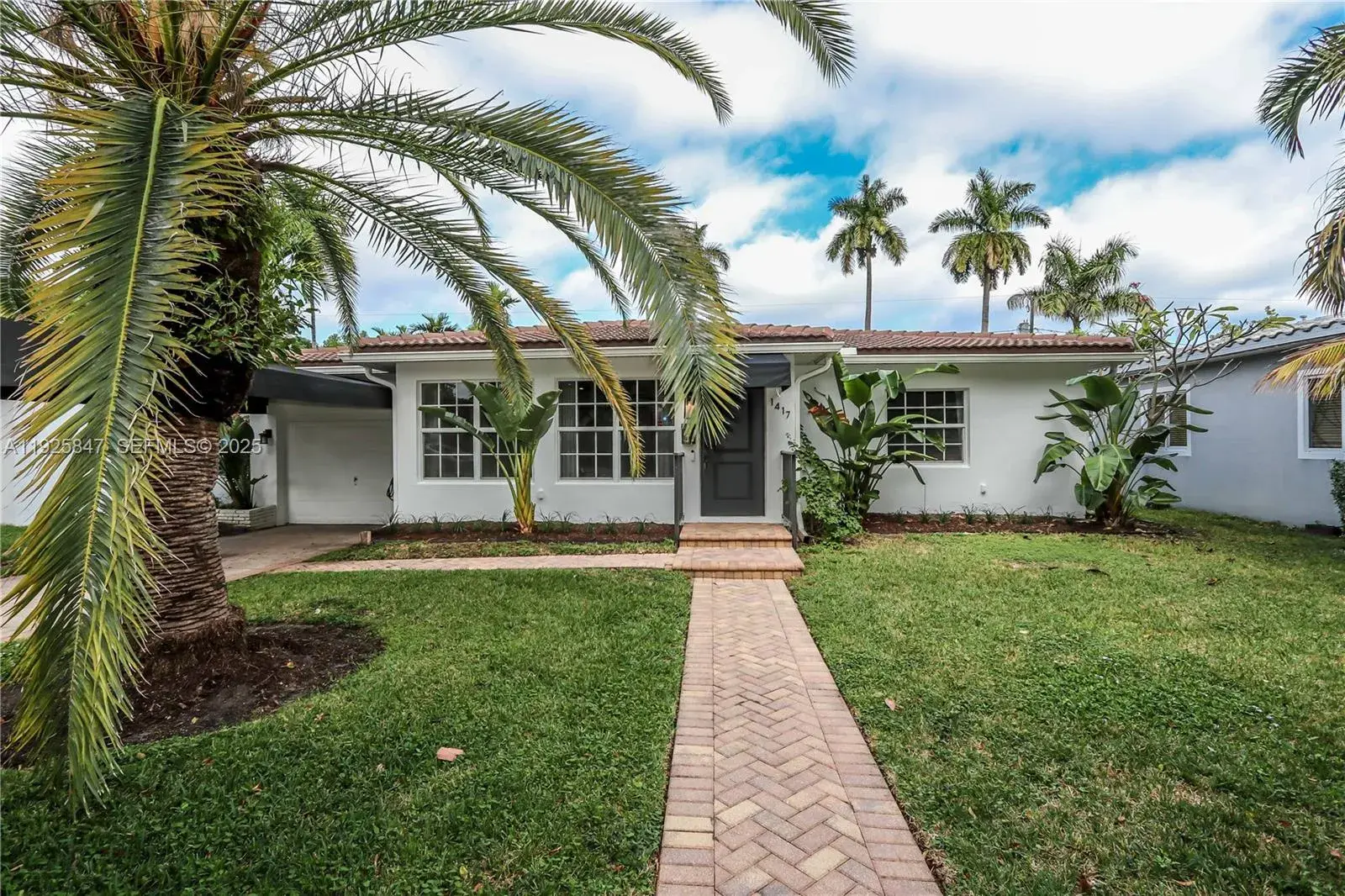2 bedroom 2 bath Residential for sale at 1417 Jackson St, Hollywood FL 33020
