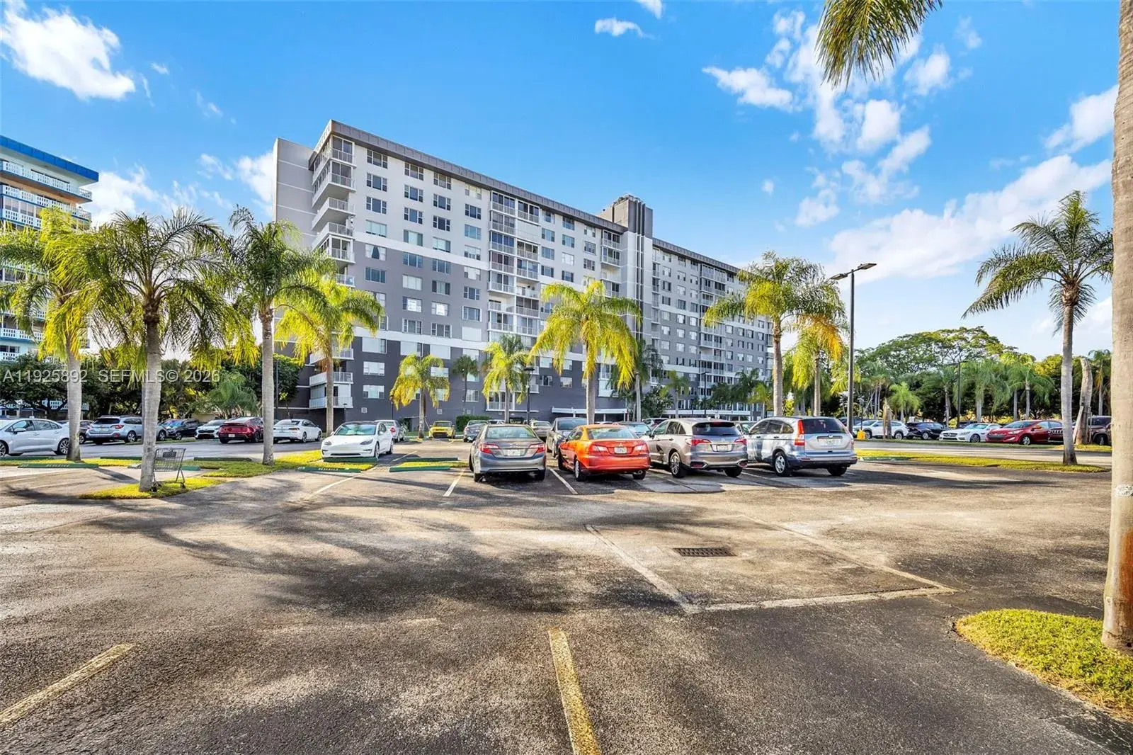 1 bedroom 1 bath Residential for sale at 3850 Washington St # 409, Hollywood FL 33021