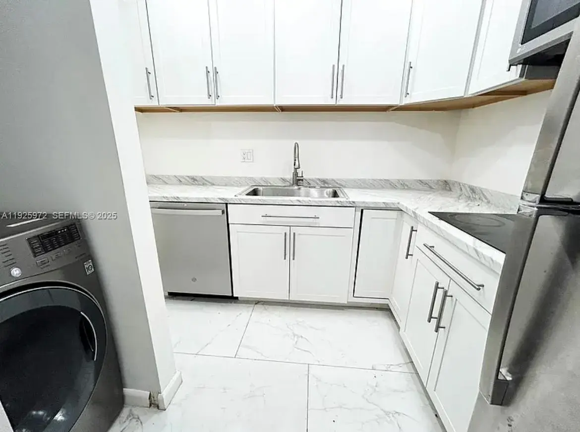 1 bedroom 1 bath Residential Lease for rent at 2646 Polk St # 4, Hollywood FL 33020