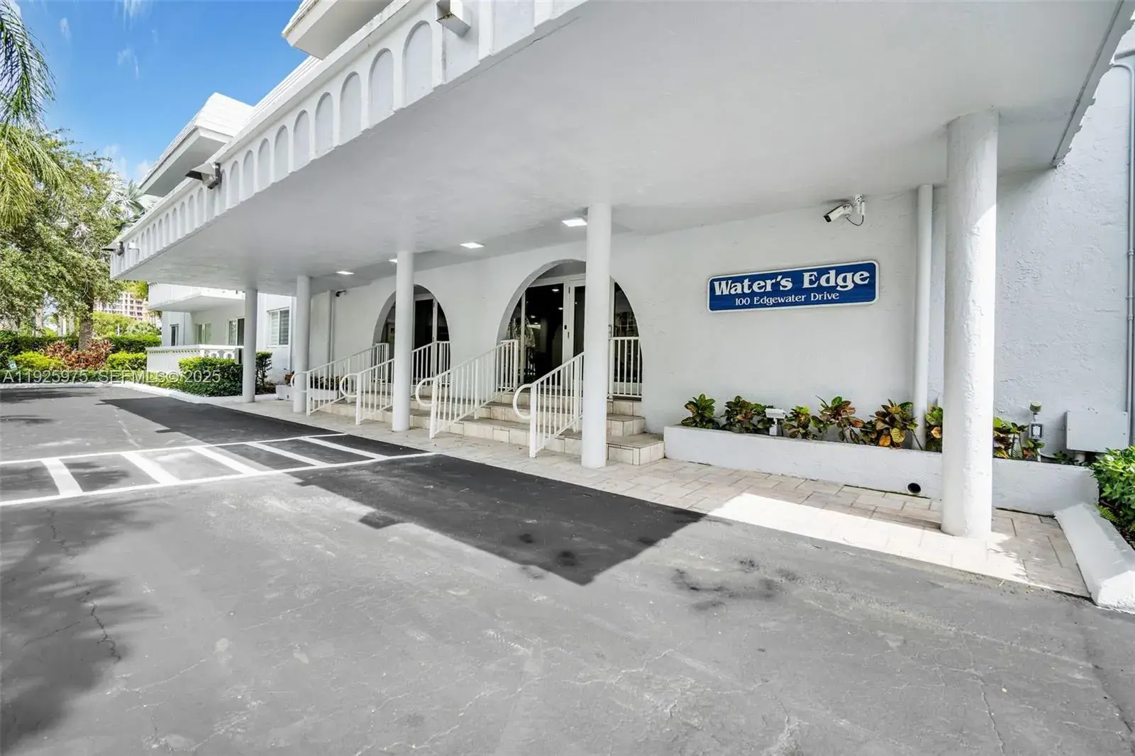 1 bedroom 1 bath for sale at 100 Edgewater Dr # 240, Coral Gables FL 33133