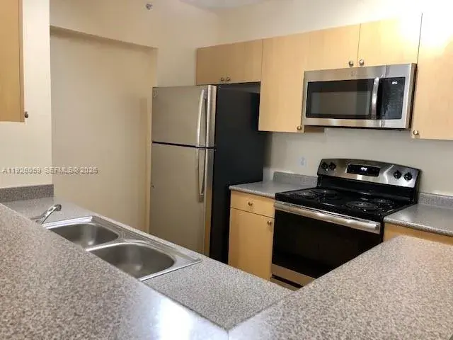 1919 Van Buren St # 212A, Hollywood FL 33020