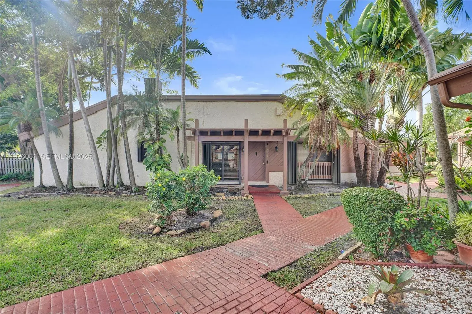 531 Leslie Dr, Hallandale Beach FL 33009