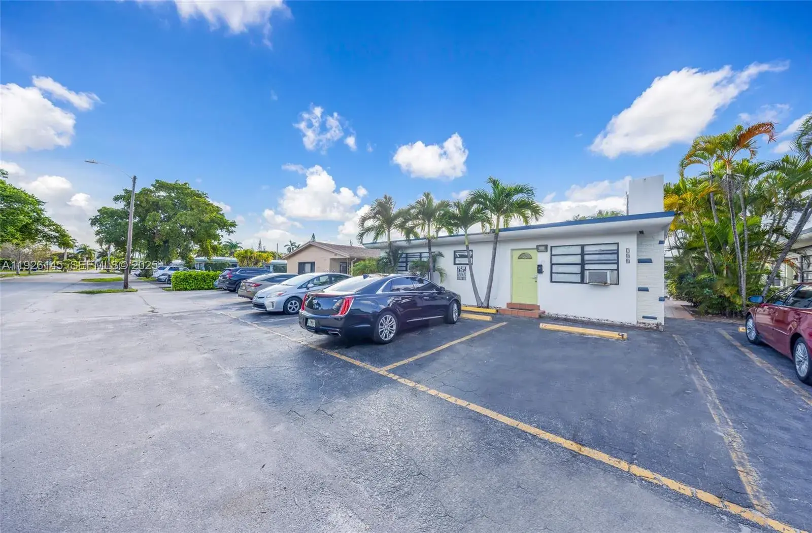 700 NE 6th St, Hallandale Beach FL 33009
