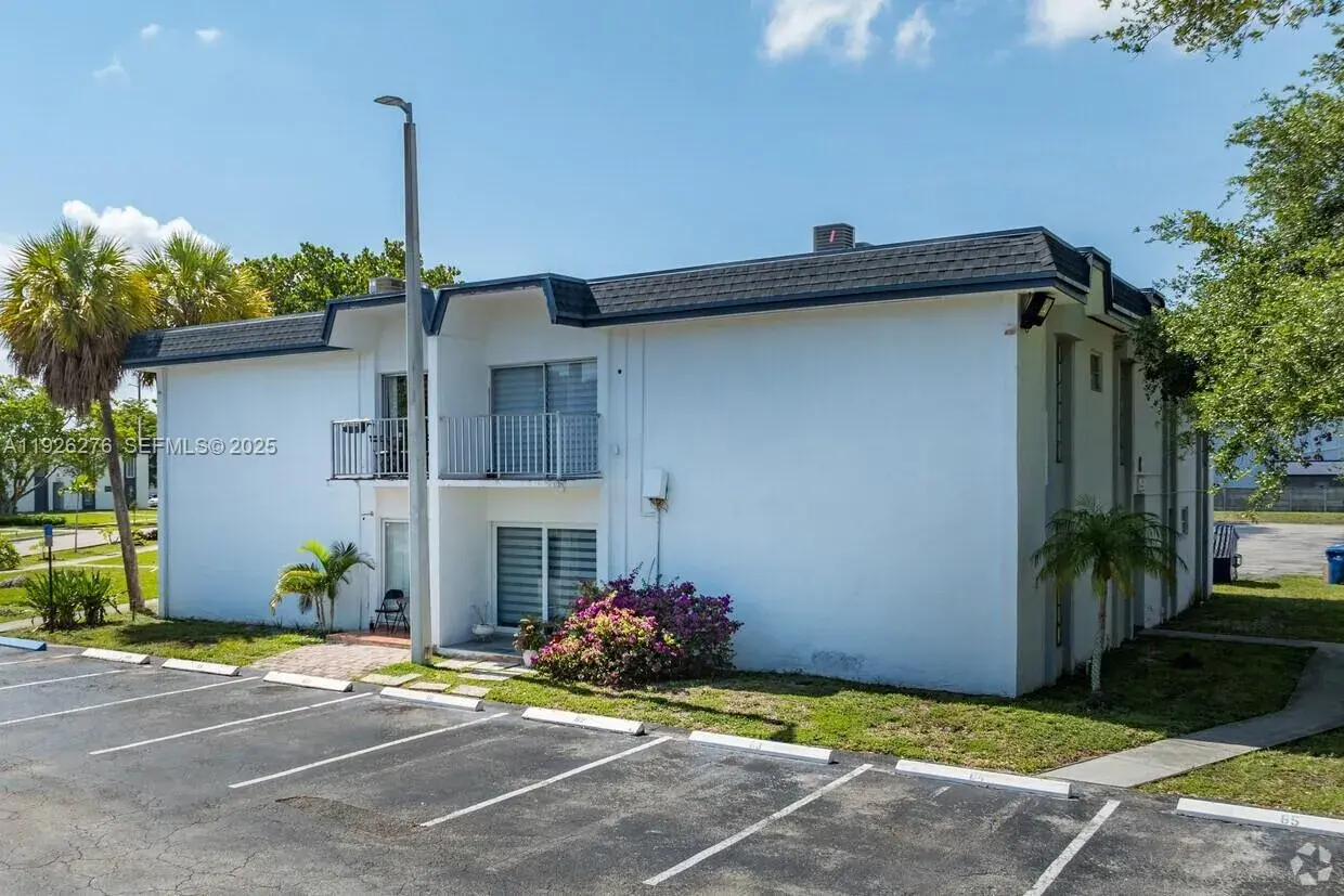 2 bedroom 2 bath Residential for sale at 7250 SW 94th Pl # B6, Miami FL 33173