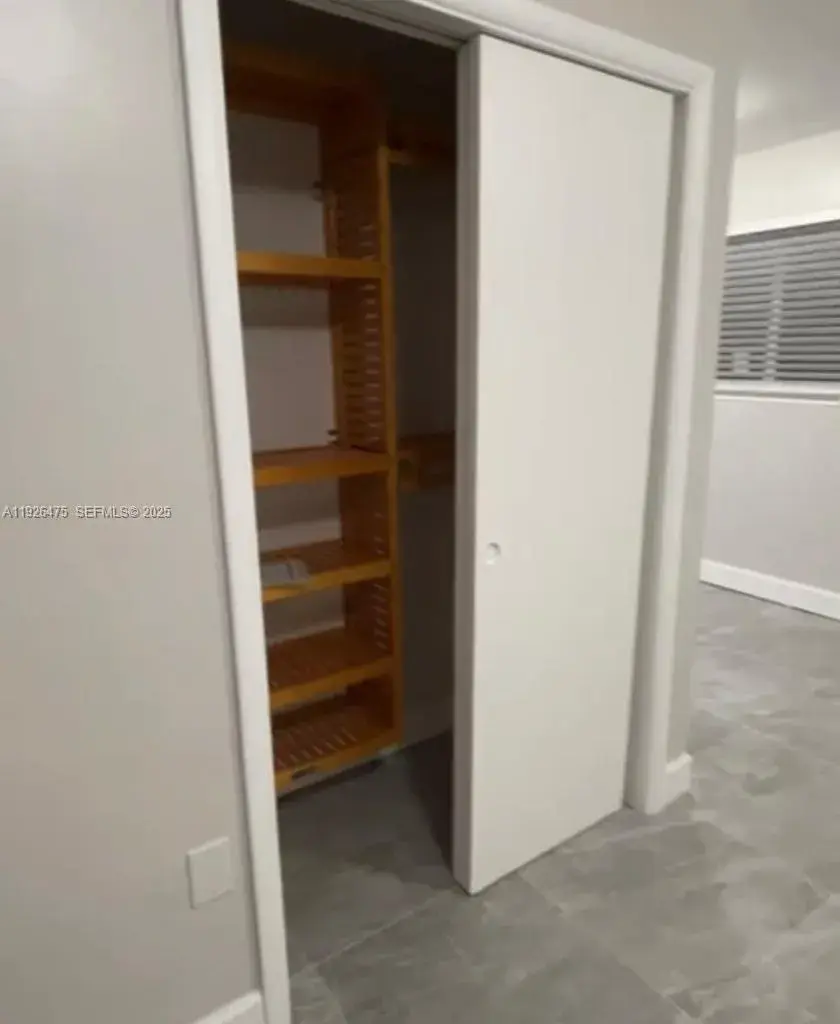 3771 SW 1st St # 5, Fort Lauderdale FL 33312