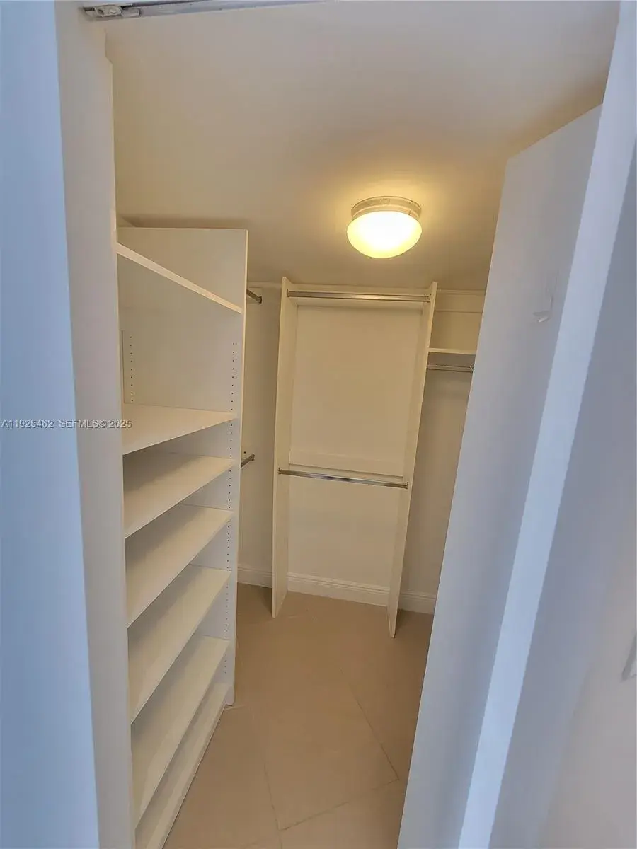 3301 N Country Club Dr # 811, Aventura FL 33180