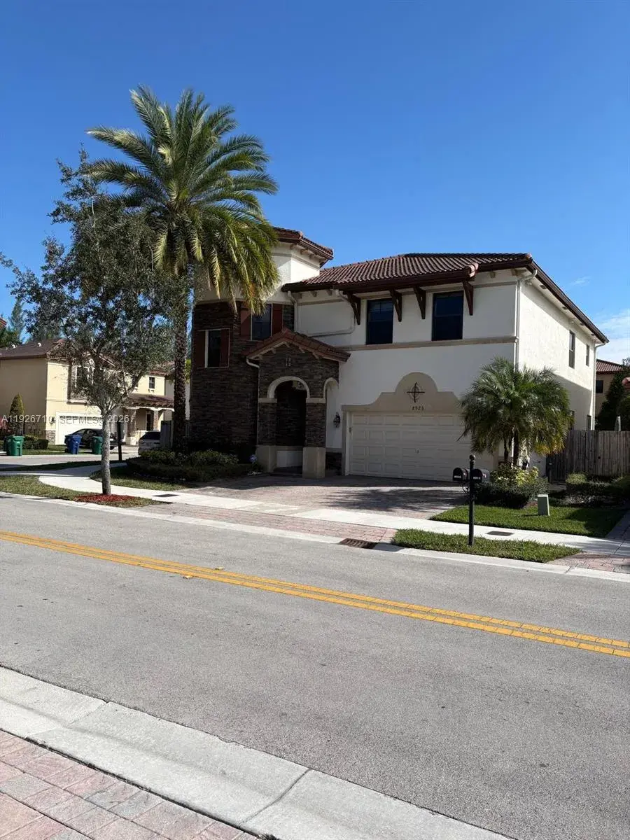 8925 NW 99th Ct, Doral FL 33178
