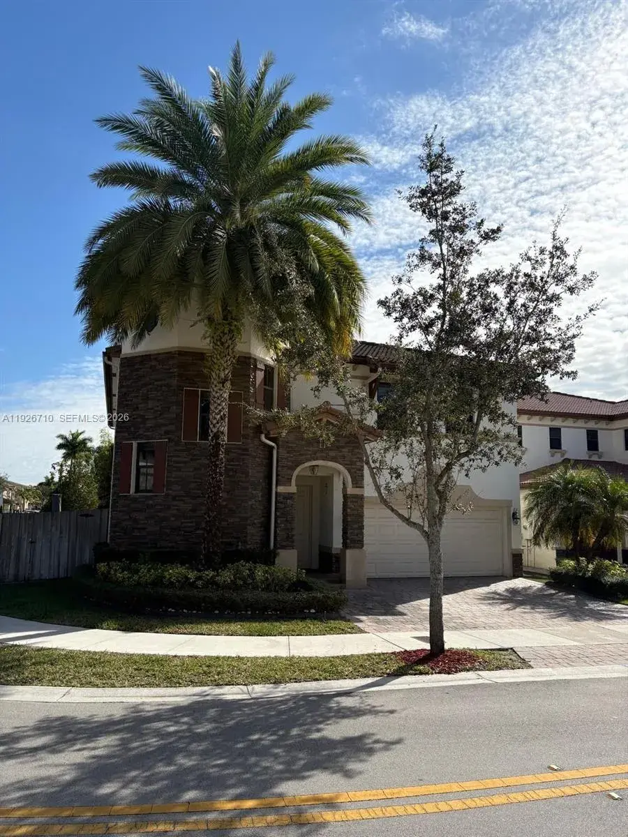 8925 NW 99th Ct, Doral FL 33178