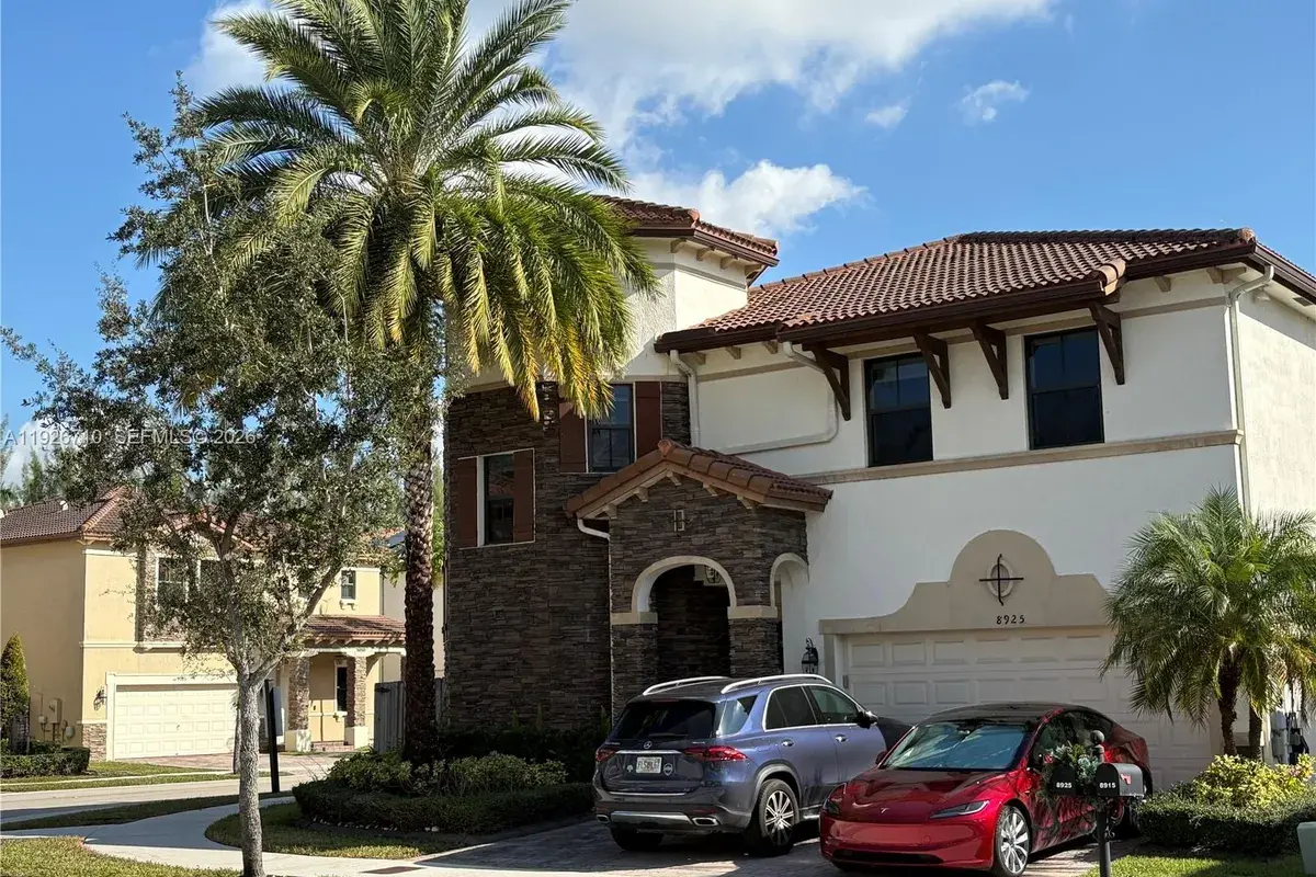 8925 NW 99th Ct, Doral FL 33178